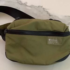 Lulu lemon Clean Lines Belt Bag